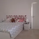Linda *